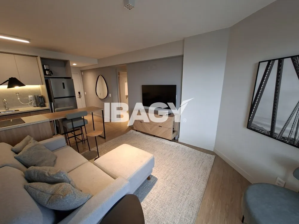 Studio with a glassed-in balcony and open-plan kitchen — photo 42
