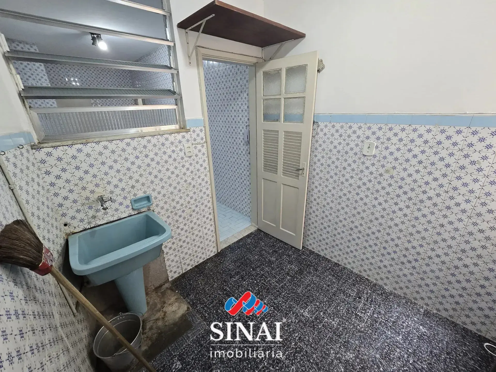 Квартира з 2 спальнями та дерев'яною підлогою або ламінатом — photo 10