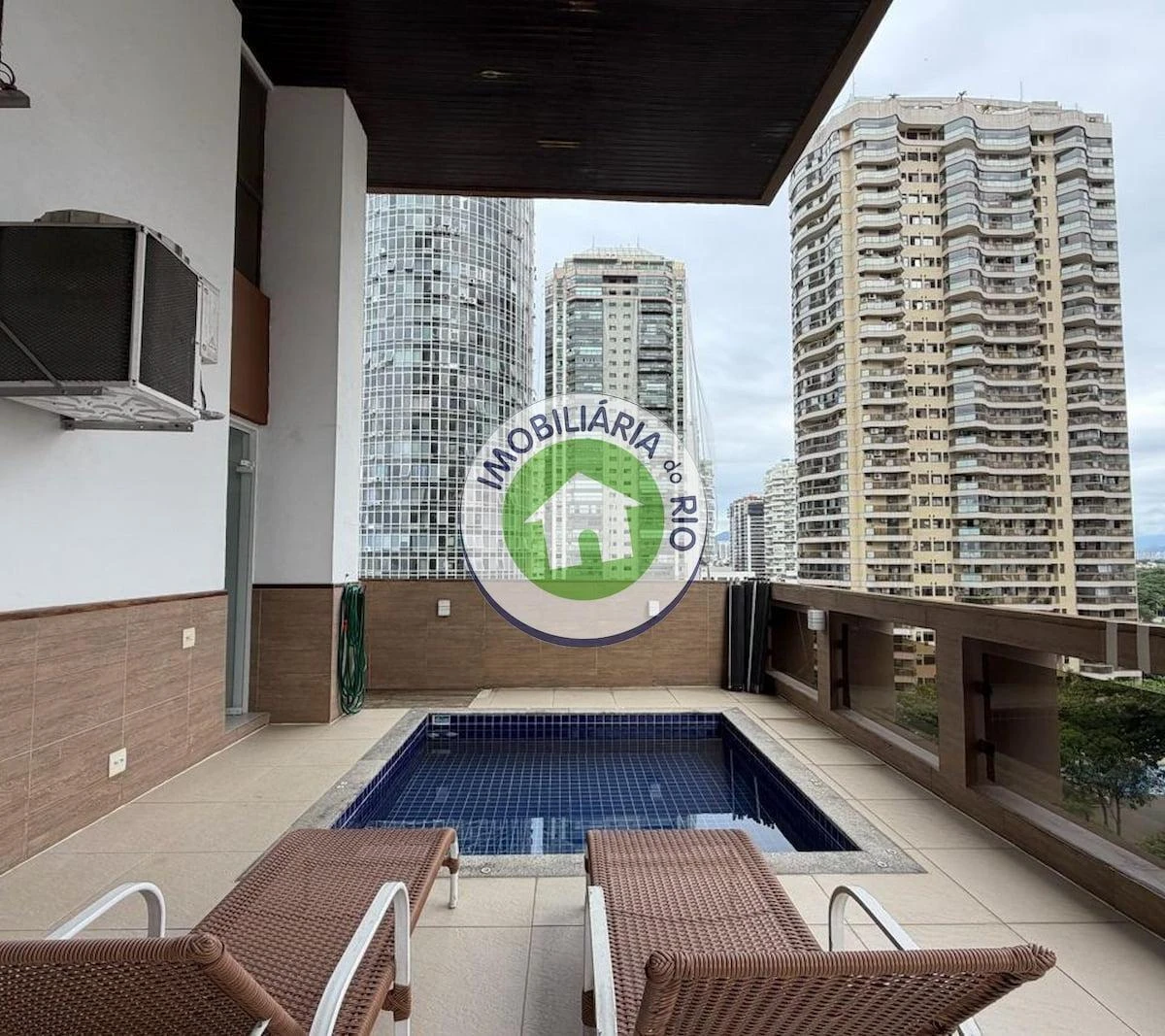 4-bedroom rental with 5 bathrooms and water views — photo 2