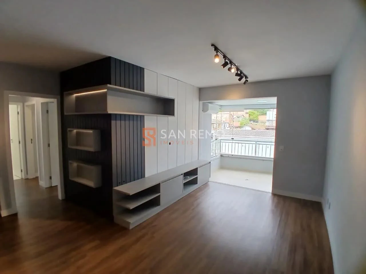 3-bedroom apartment in a building with a pool — photo 7