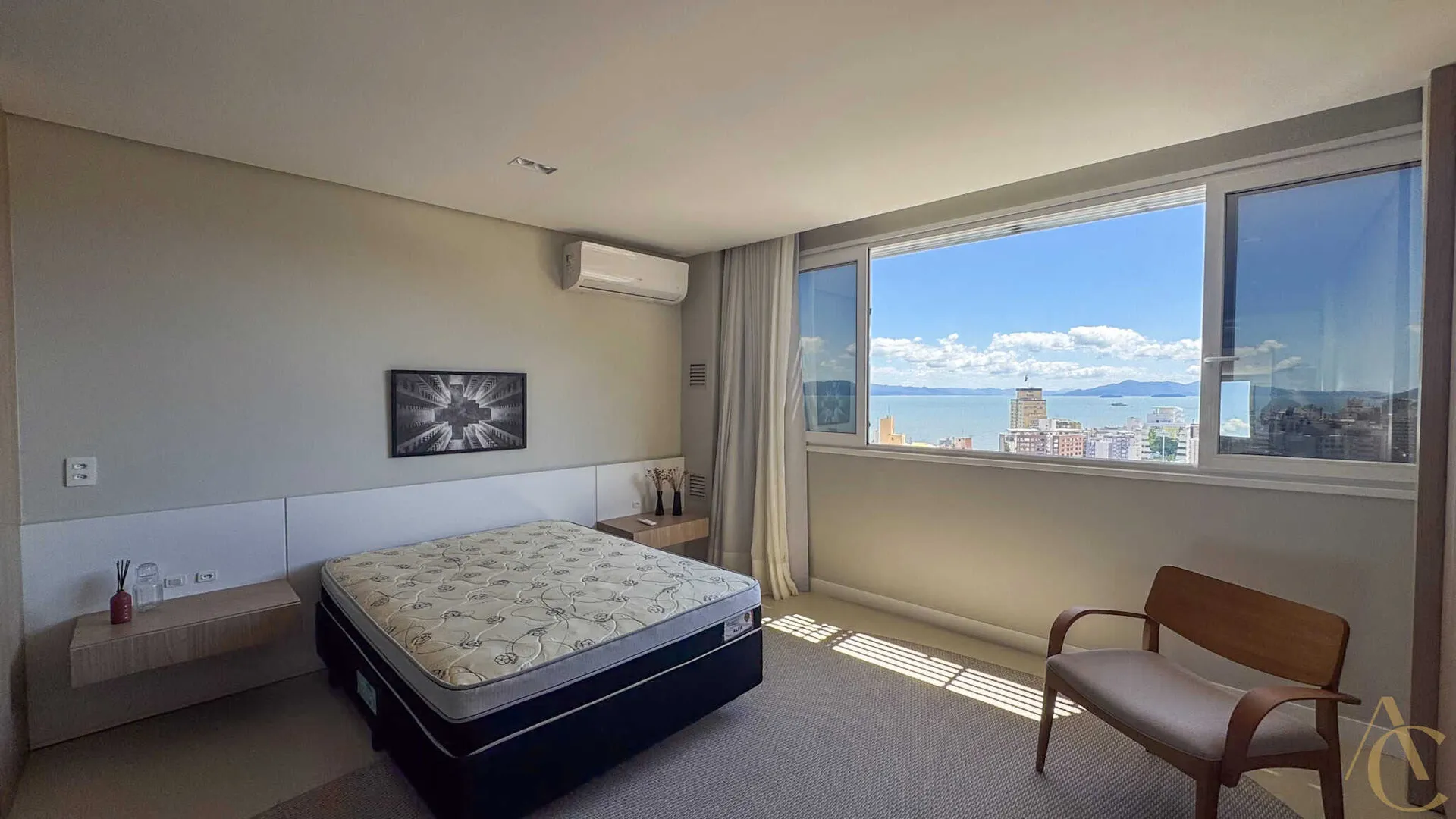 Furnished studio with integrated kitchen and 1 bathroom — photo 8