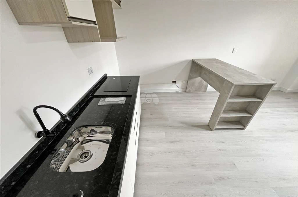1-bedroom apartment with a fitted kitchenette — photo 2
