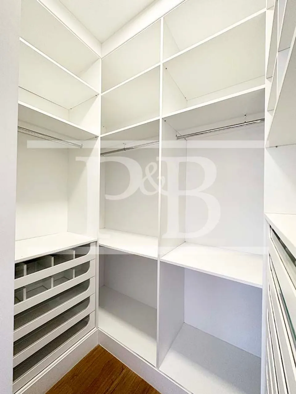 4-bedroom apartment with 270 m² and 4 bathrooms — photo 11