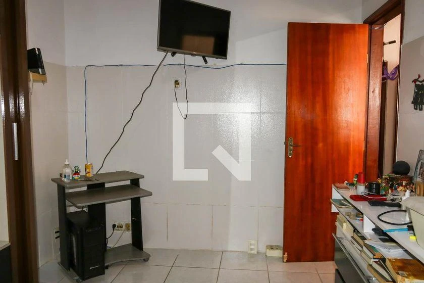 2-bedroom house with a bathtub — photo 33