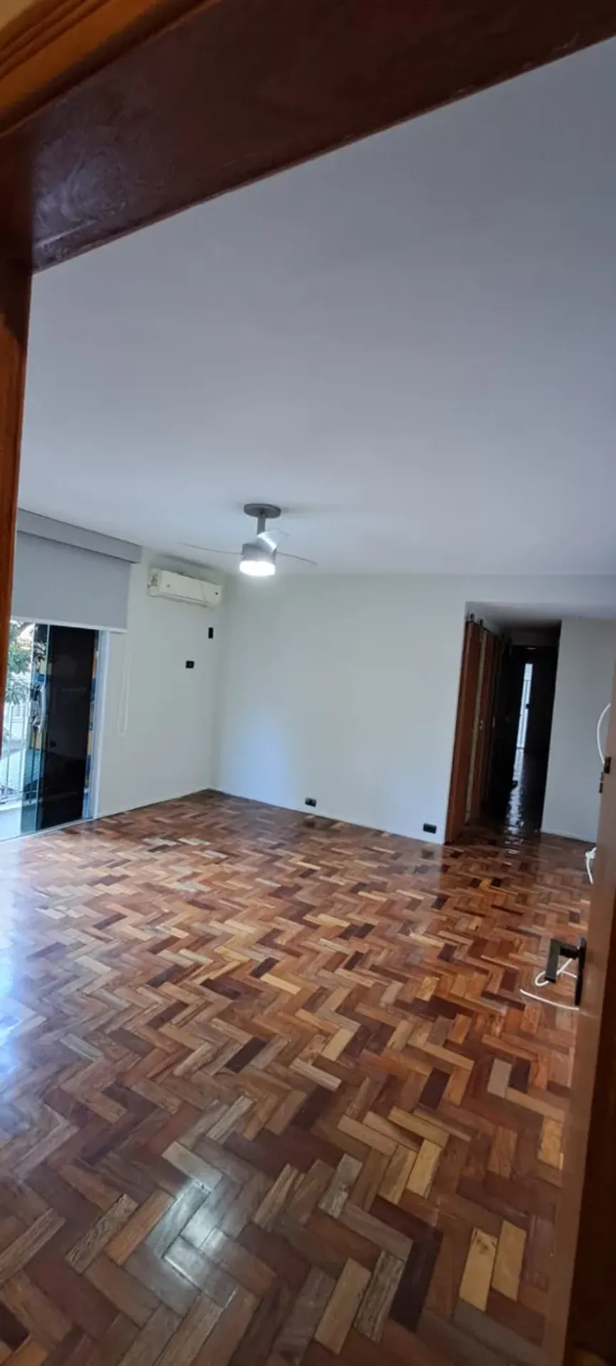 Wood or laminate floors in a 2-bedroom apartment, 88 m² — photo 23
