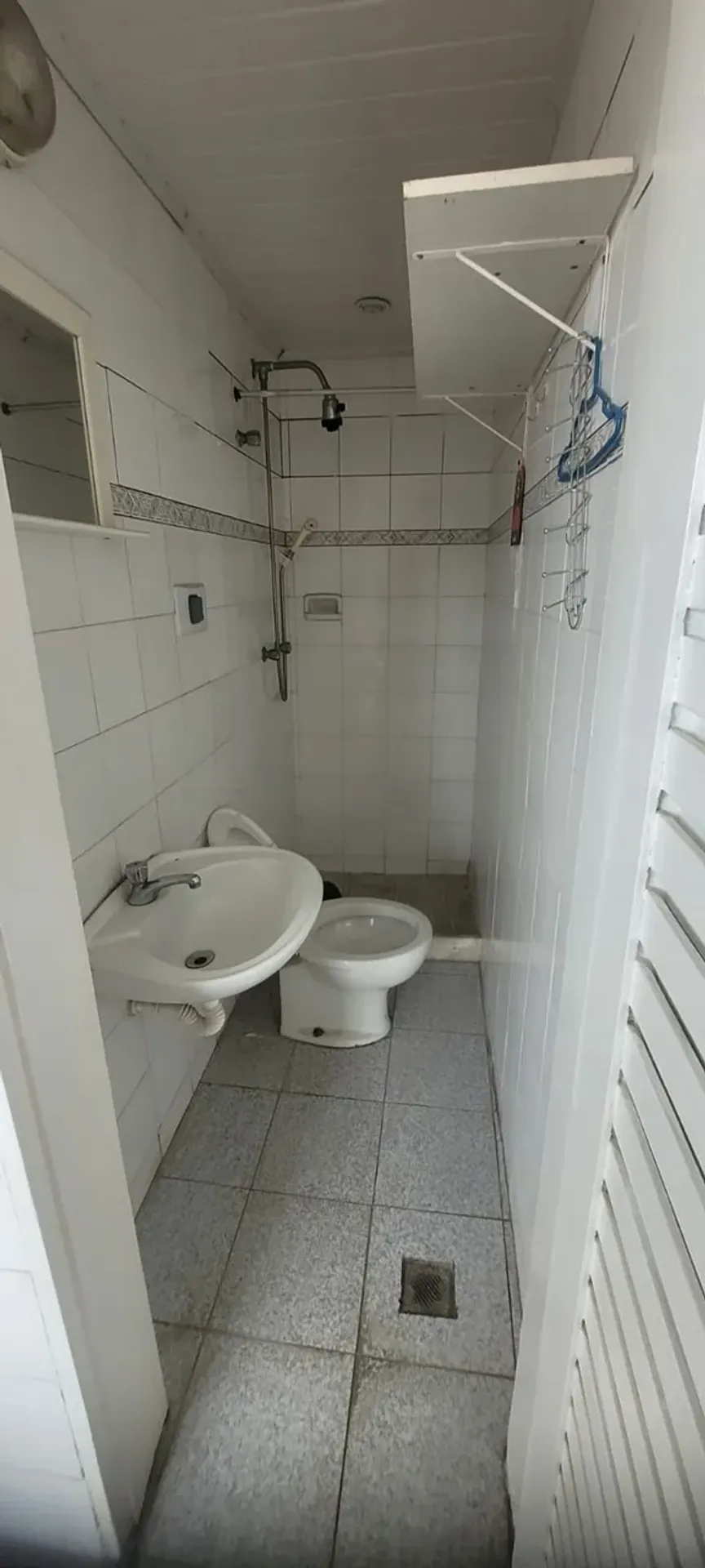2-bedroom apartment in a building with a gym — photo 4