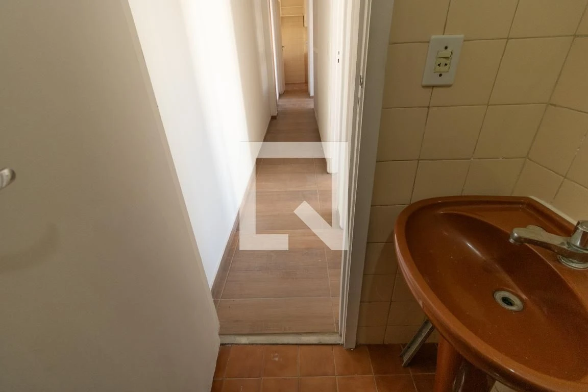 3-bedroom apartment in a building with a gym — photo 37