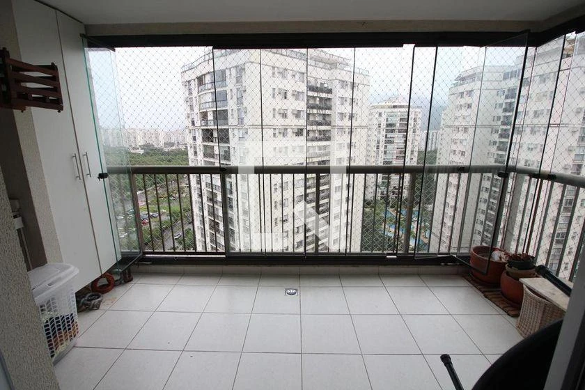 Glass-enclosed balcony in a 2-bedroom apartment, 78 m² — photo 6