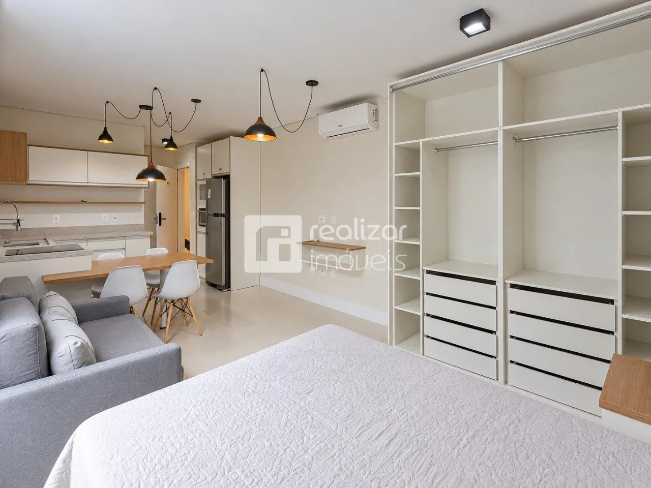 Furnished apartment, 32 m², with a glass-enclosed balcony — photo 13