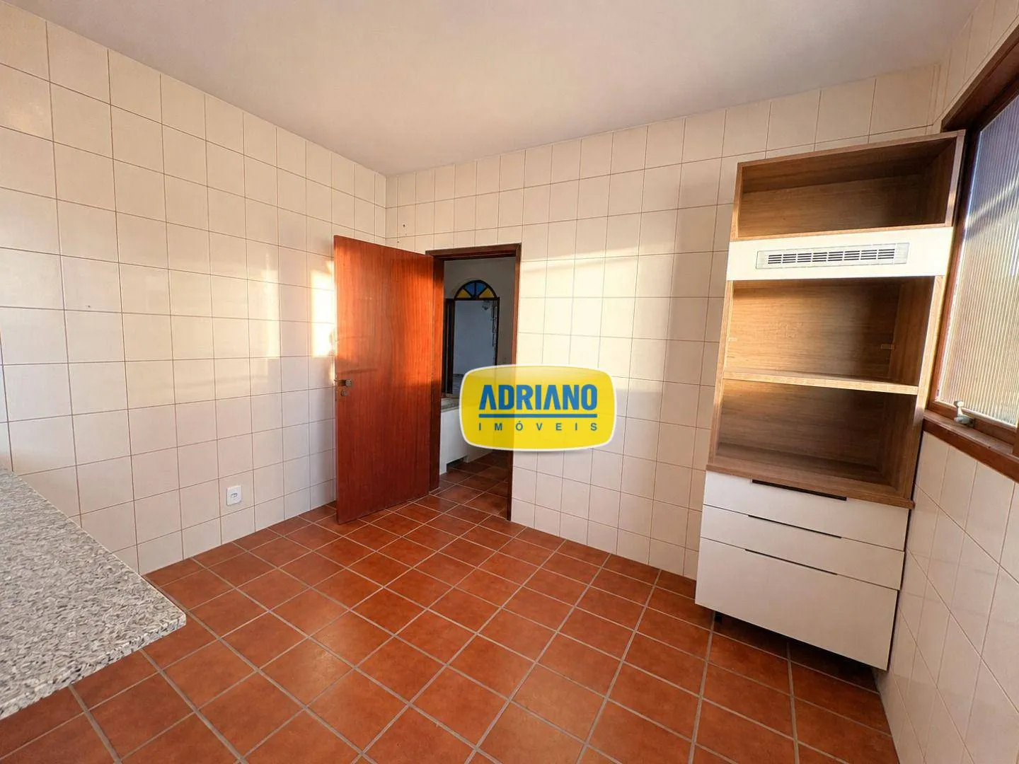 House with 5 bedrooms and 4 parking spaces, 400 m² — photo 14
