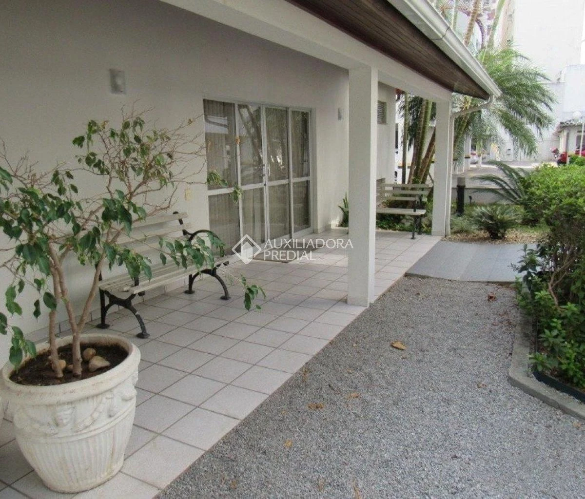 3-bedroom apartment with a washing machine — photo 15