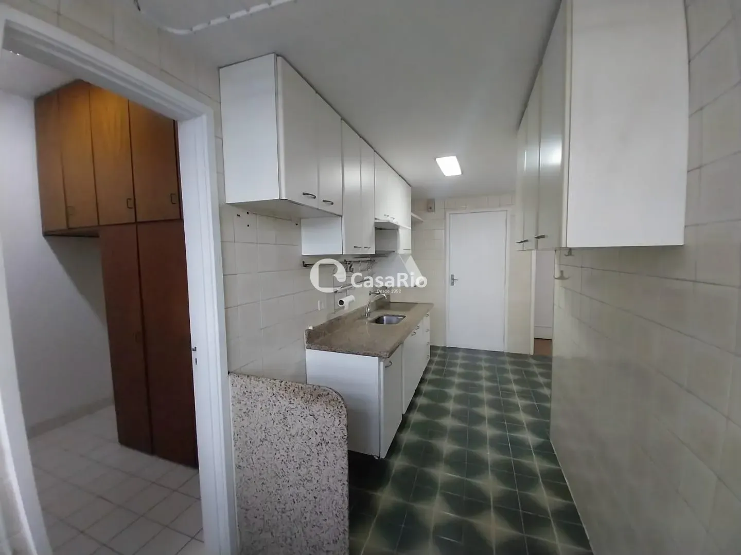 2-bedroom apartment with wood or laminate floors — photo 27