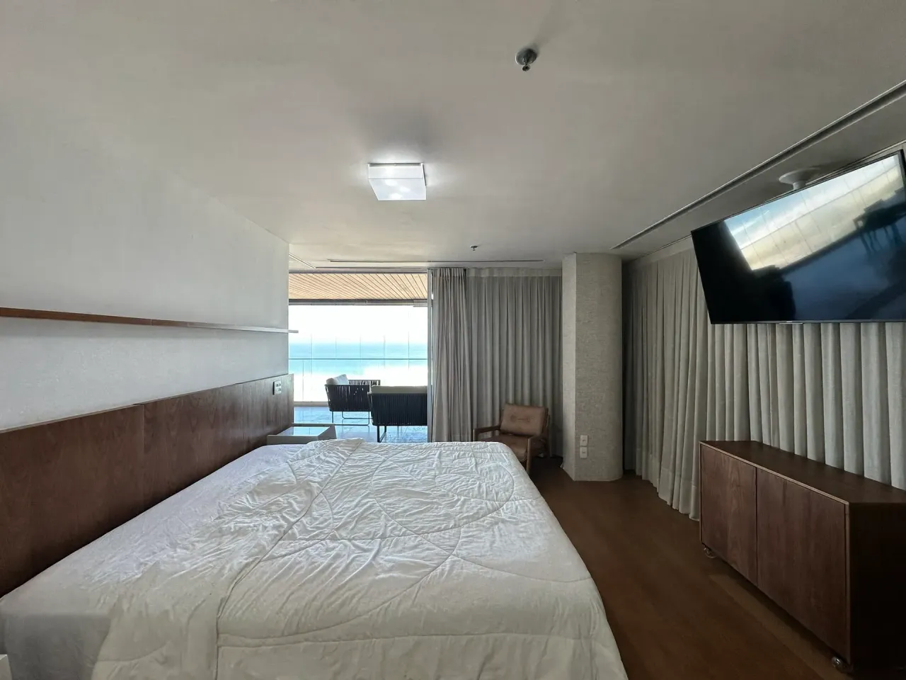 Furnished 1-bedroom apartment with 2 bathrooms and 2 parking — photo 10