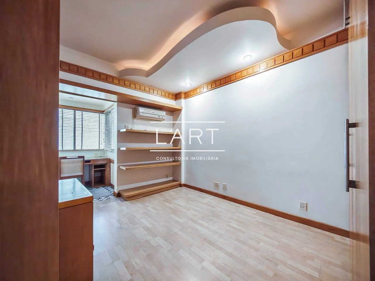Home office in a 3-bedroom apartment, 191 m² — photo 5