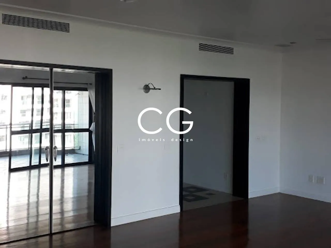 Rental apartment with 4 bedrooms and 240 m² with wood floors — photo 9