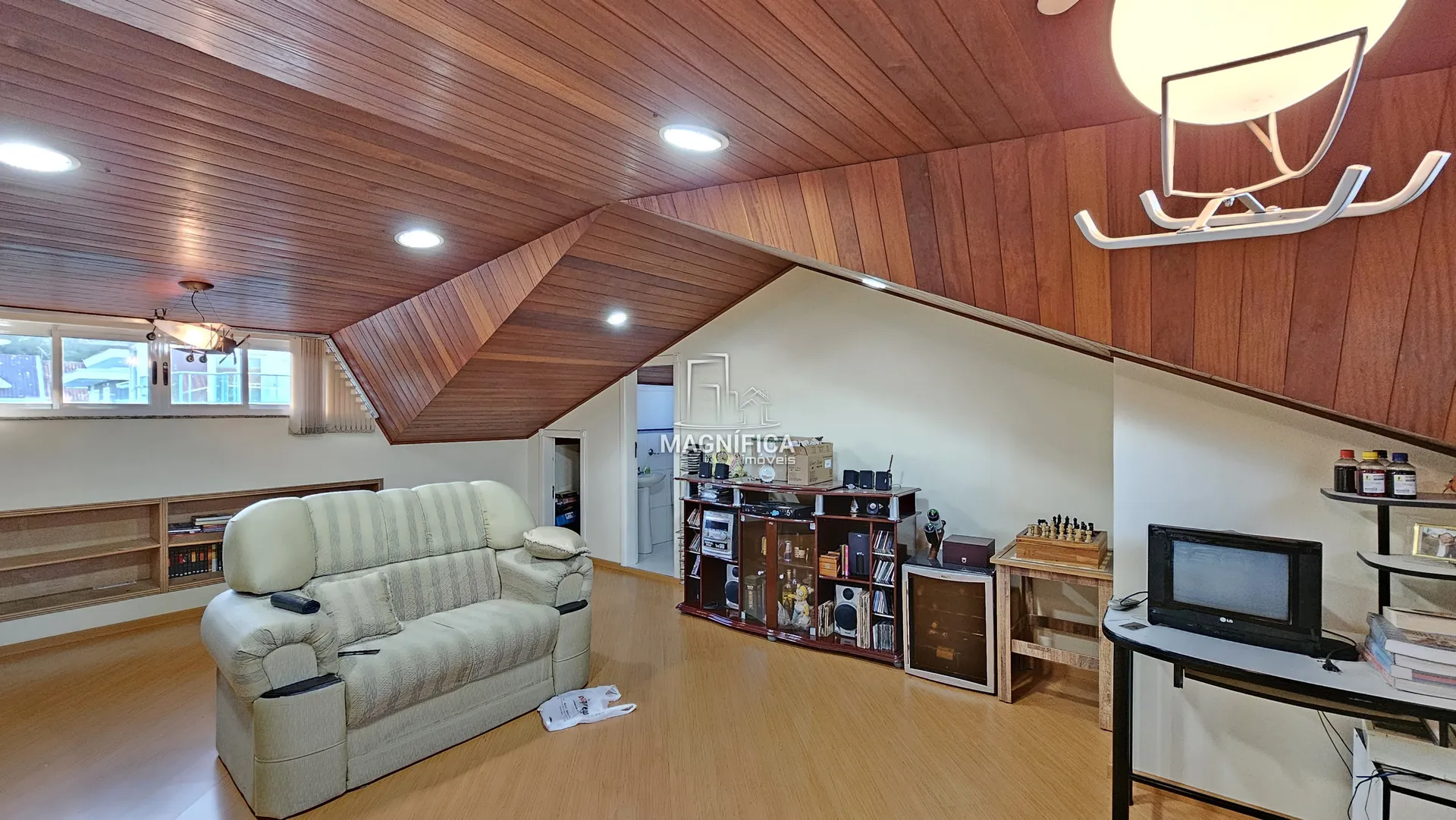 Unfurnished house with 3 en-suite bedrooms and 360 m² — photo 31