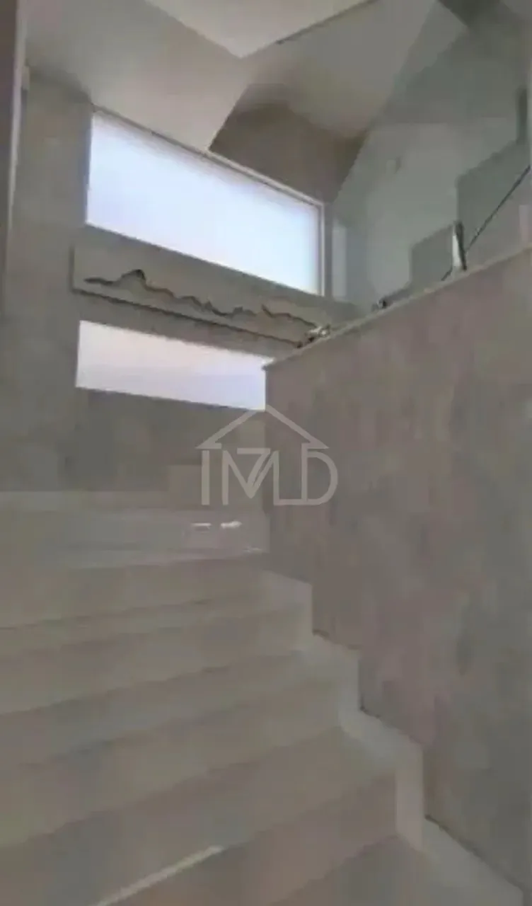 Furnished house with 5 bedrooms and 300 m² plus balcony — photo 2
