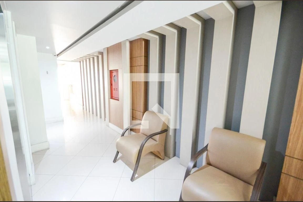 Floor-to-ceiling windows in a 2-bedroom apartment, 59 m² — photo 27