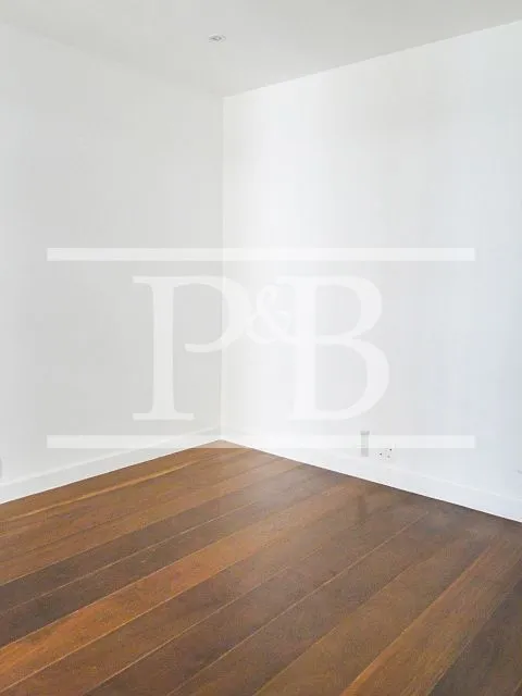 4-bedroom apartment with balcony and floor-to-ceiling windows — photo 25