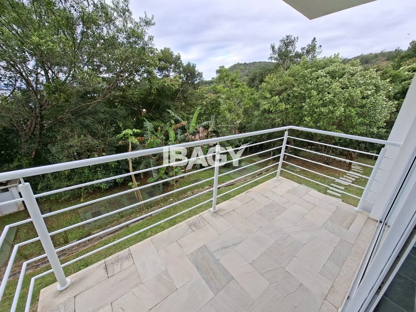 Furnished apartment, 50 m², with floor-to-ceiling windows — photo 8