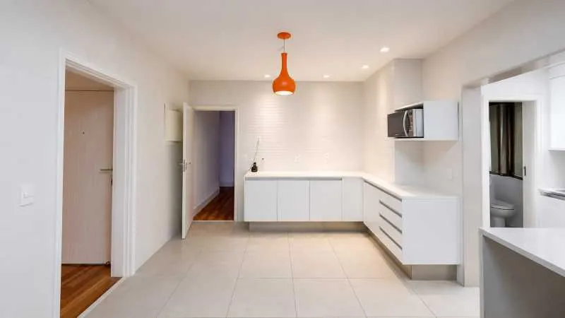 260 m² unfurnished apartment with balcony and 3 bedrooms — photo 28