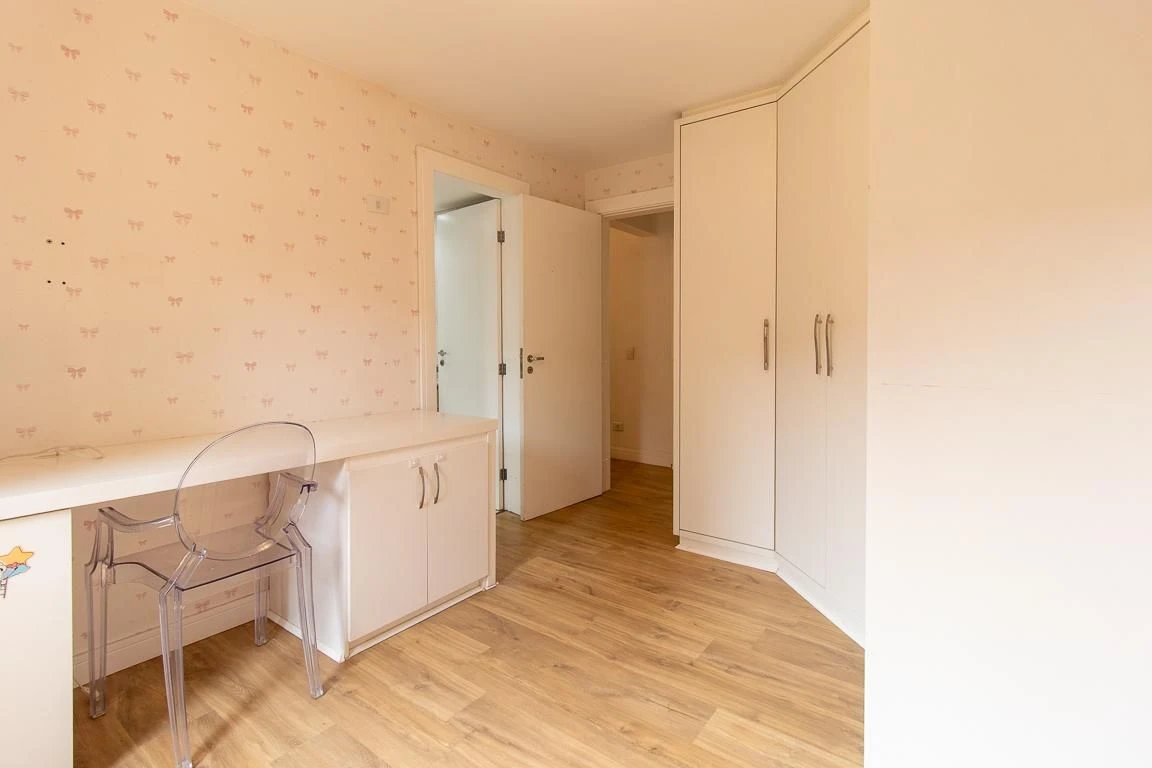 3-bedroom apartment with a bathtub in Curitiba — photo 5