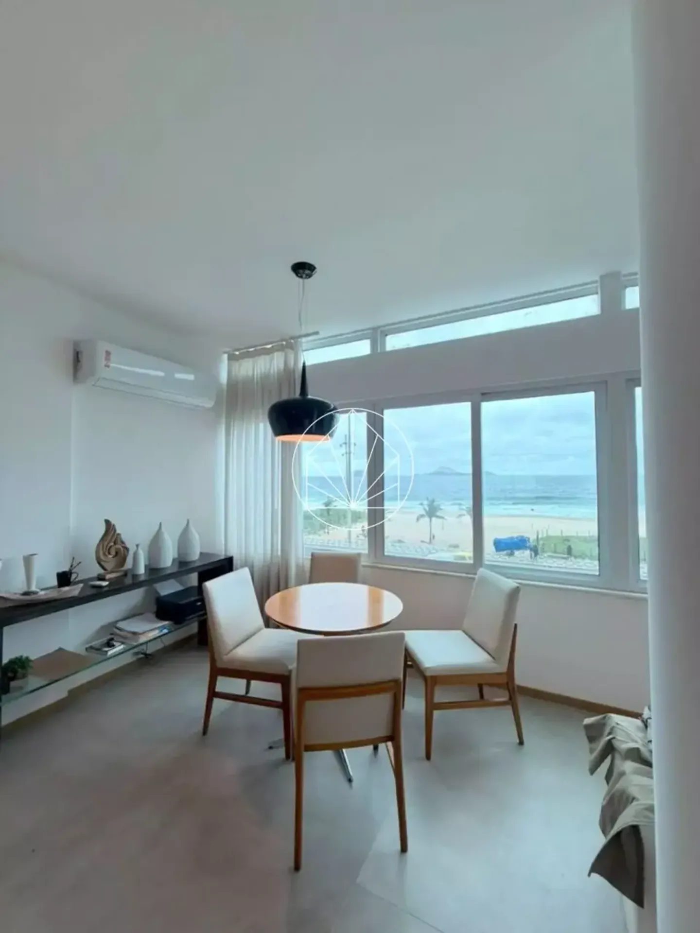 Furnished 160 m² apartment with 3 en-suite bedrooms — photo 8