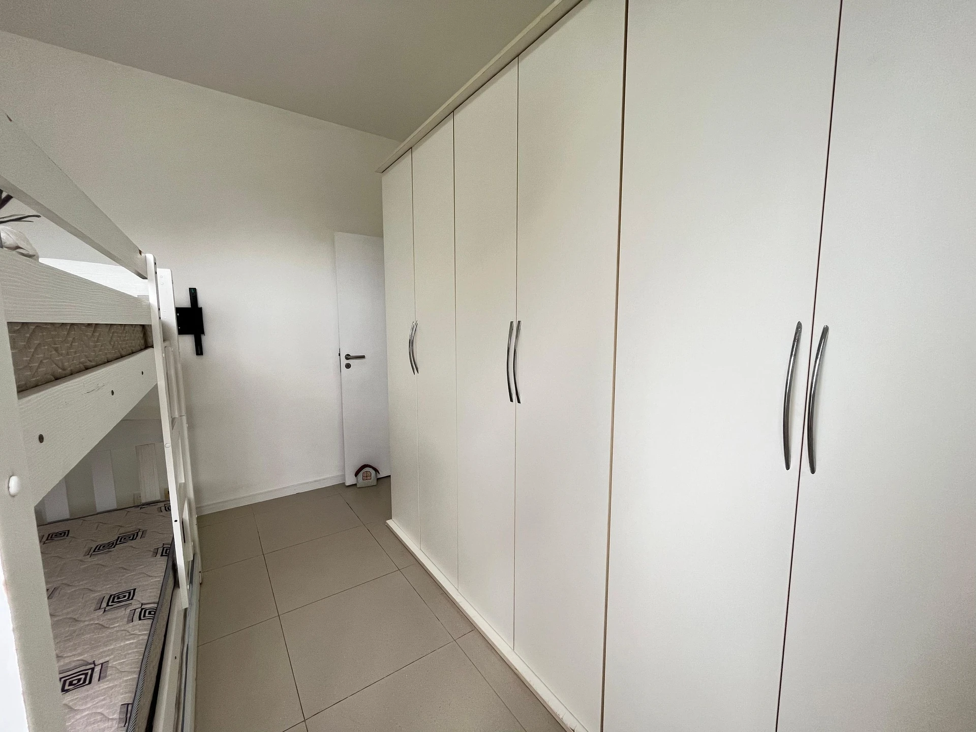 Mountain view in a 2-bedroom apartment, 70 m² — photo 23