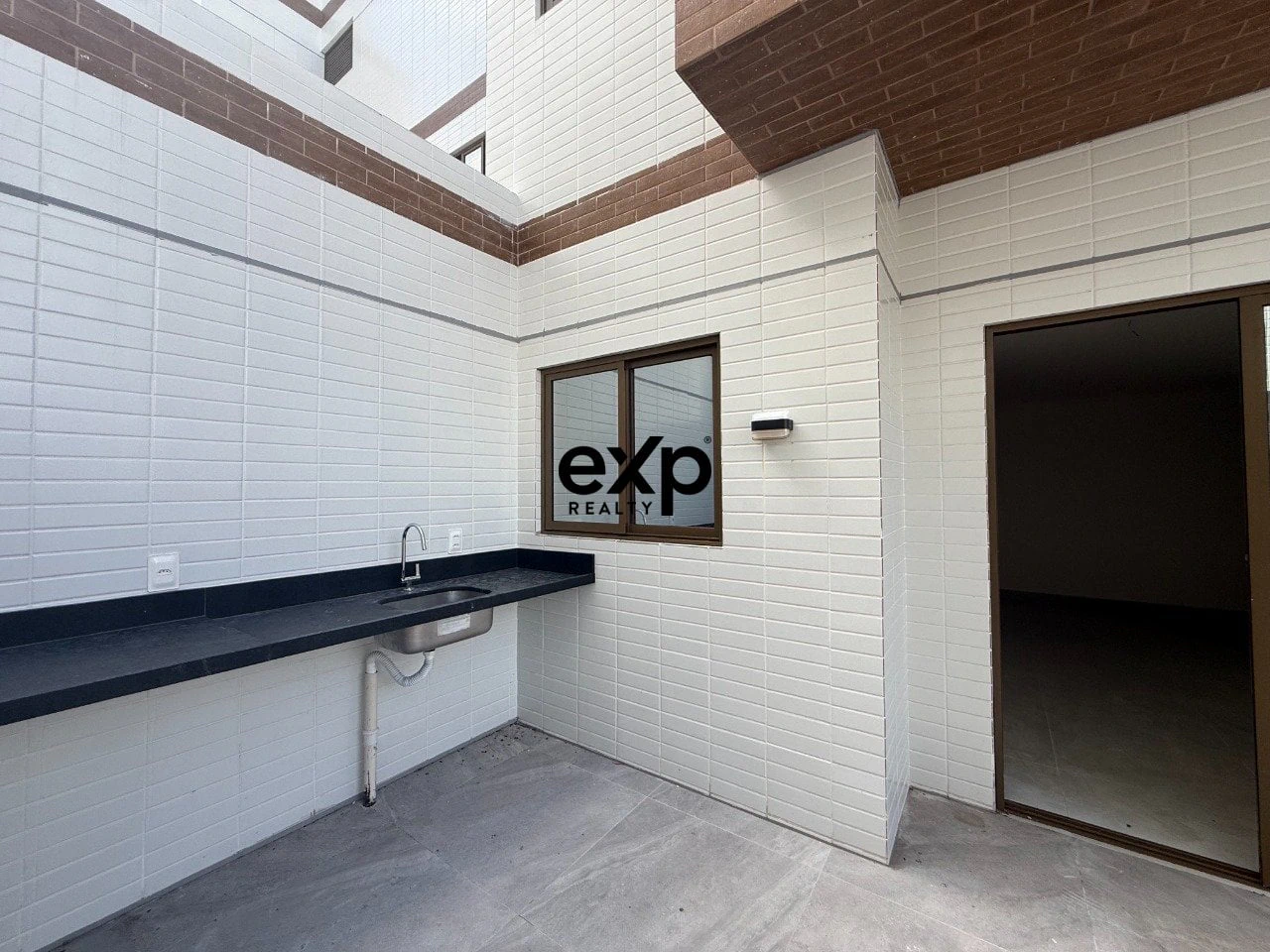 3-bedroom apartment, 2 with their own bathrooms, 76 m² — photo 30