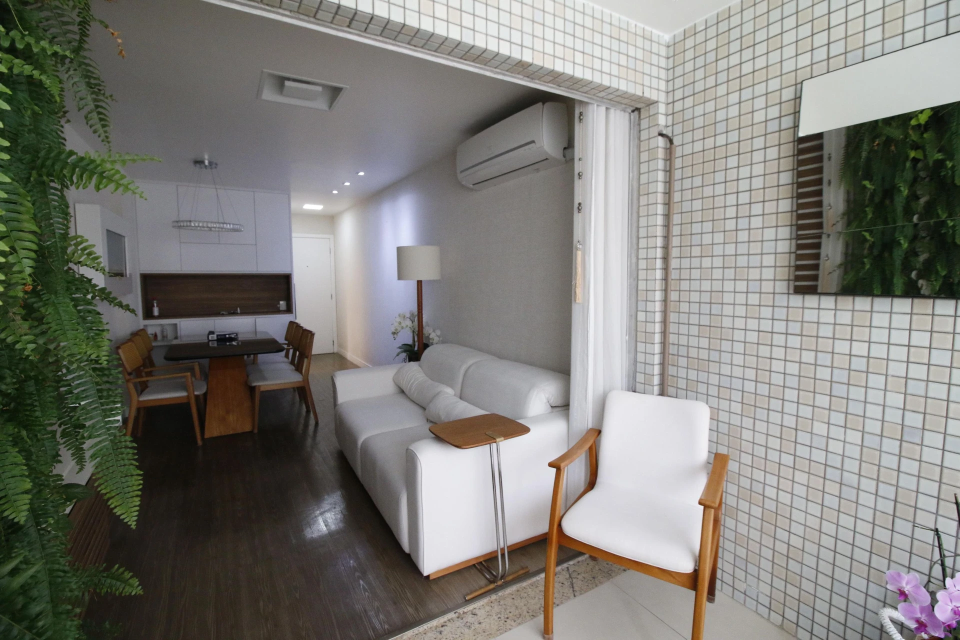 Walk-in closet in a 2-bedroom apartment, 90 m² — photo 21