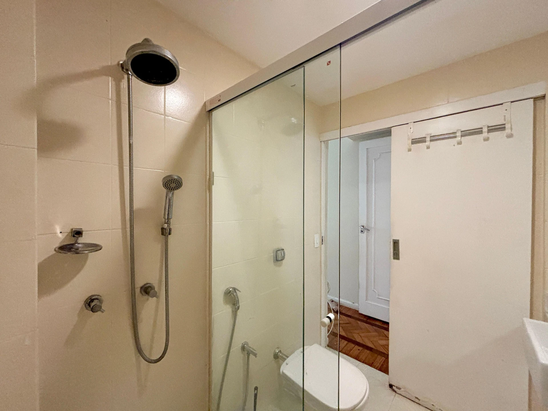 3-bedroom apartment with 2 bathrooms — photo 33