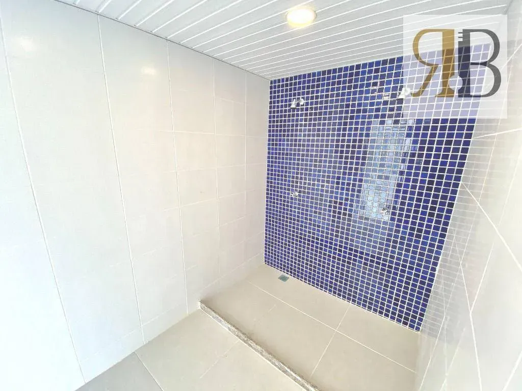 Рабочее место и 4 спальни: квартира 252 м² — photo 58