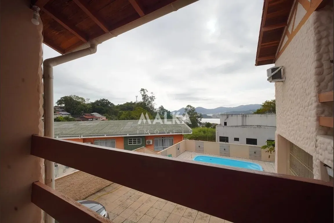 4-bedroom house with a water view in Florianópolis — photo 3