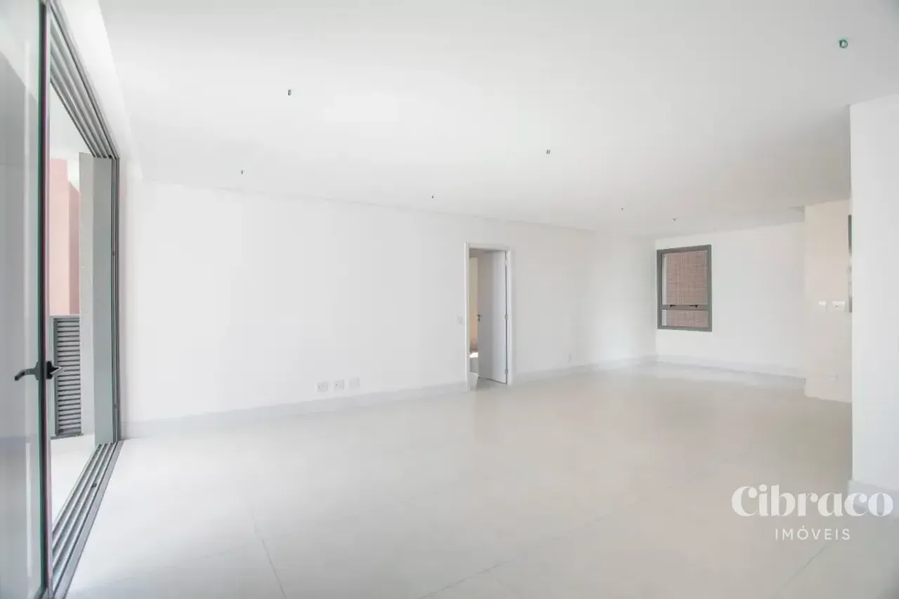 Unfurnished 288 m² apartment with 3 en-suite bedrooms — photo 2