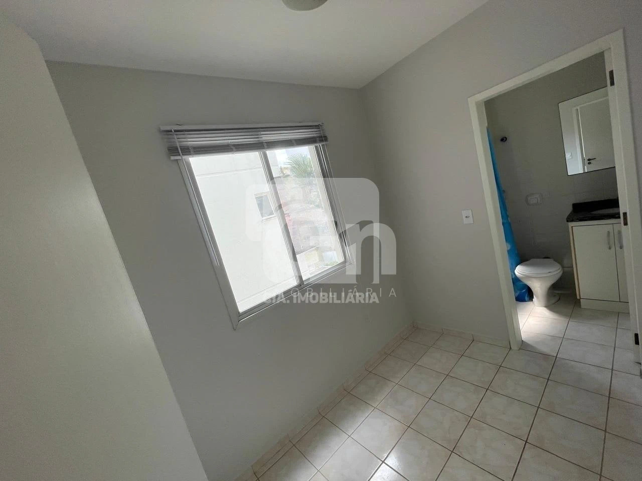Wood or laminate floors in a 3-bedroom apartment, 114 m² — photo 11