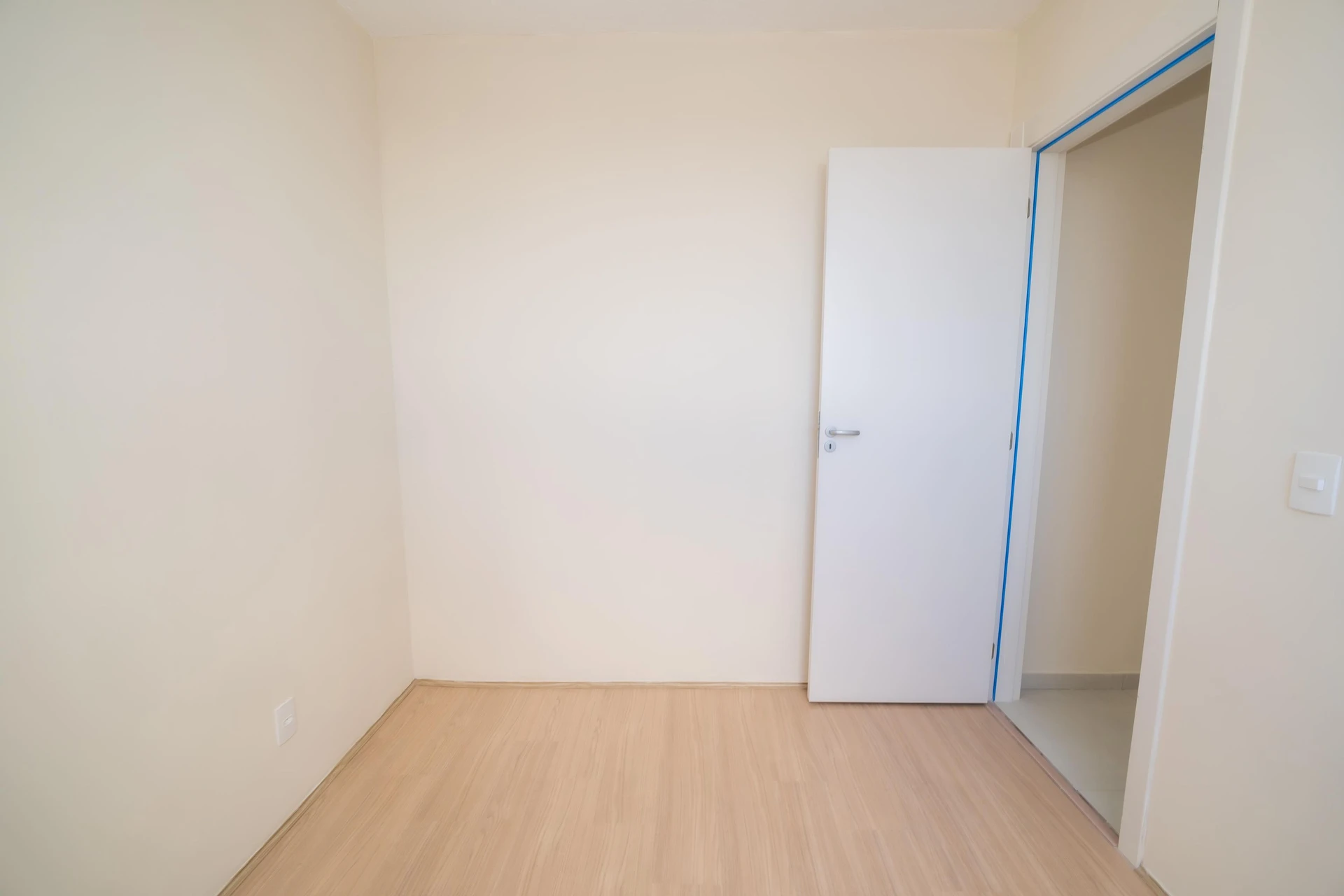 2-bedroom apartment in a building with a gym — photo 6