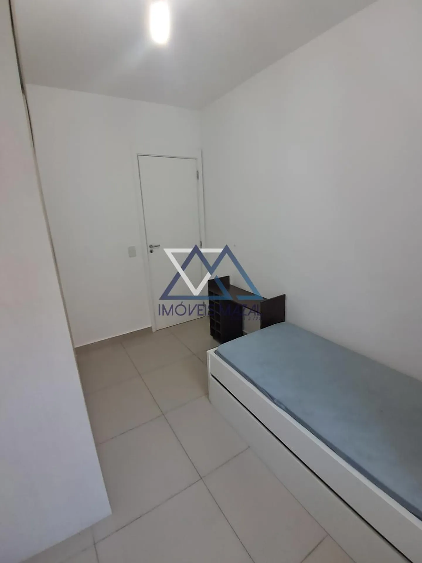 Квартира 70 м² с застеклённым балконом и камином — photo 36