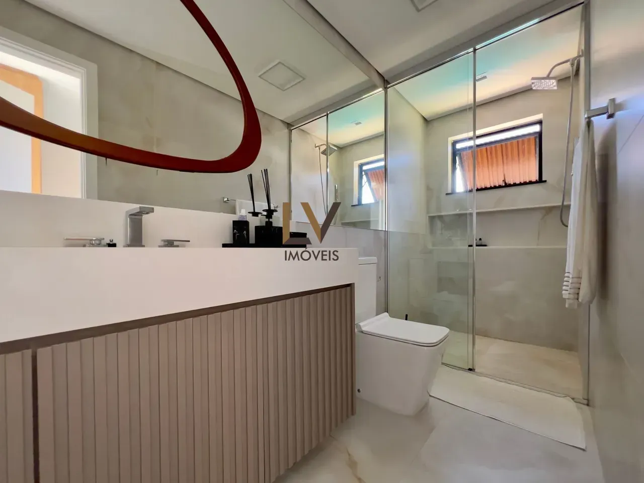 Furnished house with 800 m², 5 bedrooms and open-plan kitchen — photo 48