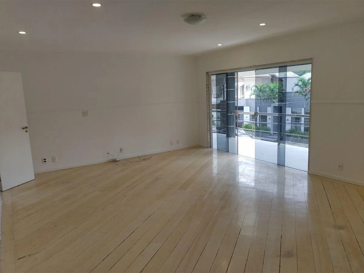 Casa de 650 m² con 6 suites y 5 plazas — photo 4