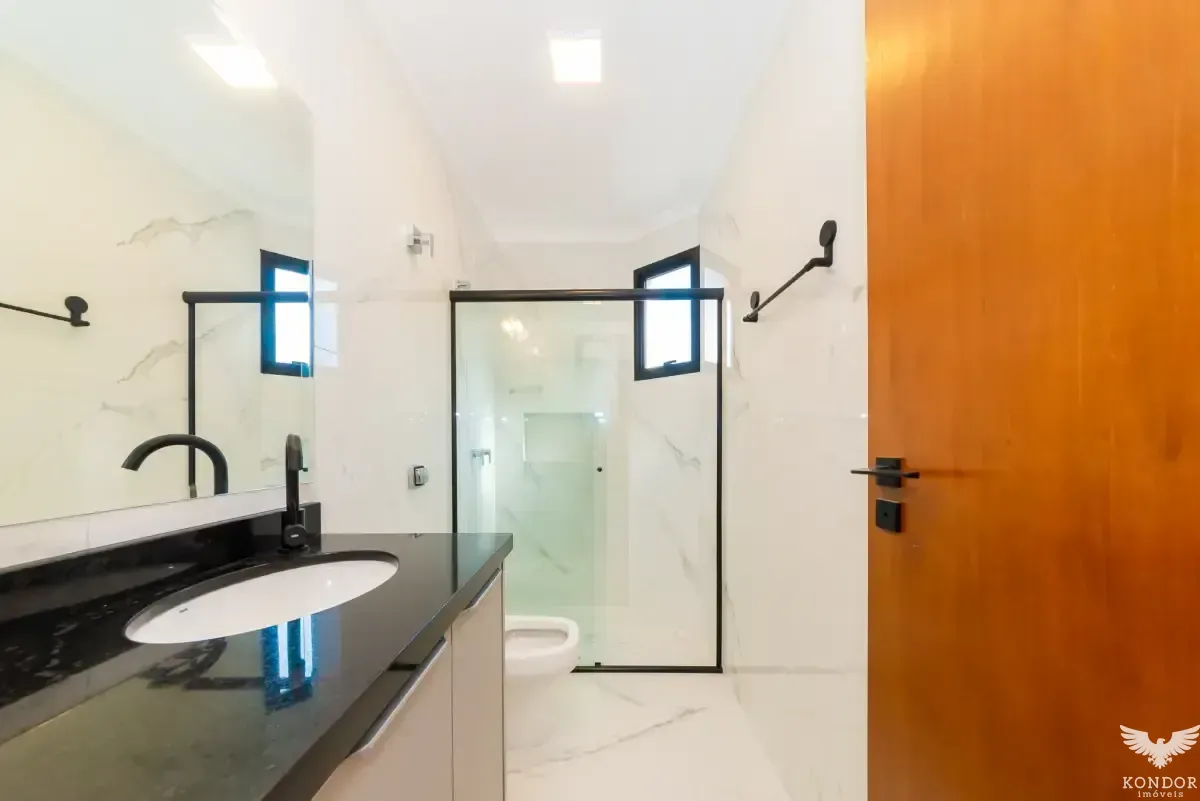 Two-story house with 230 m², 3 bedrooms and 4 baths