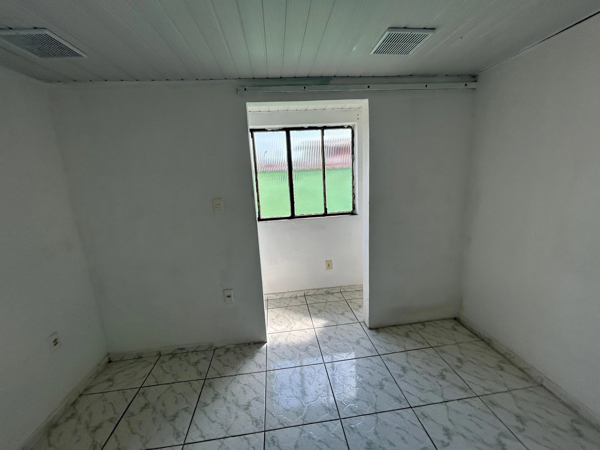 Rental house with a compact kitchenette and 1 bedroom — photo 17