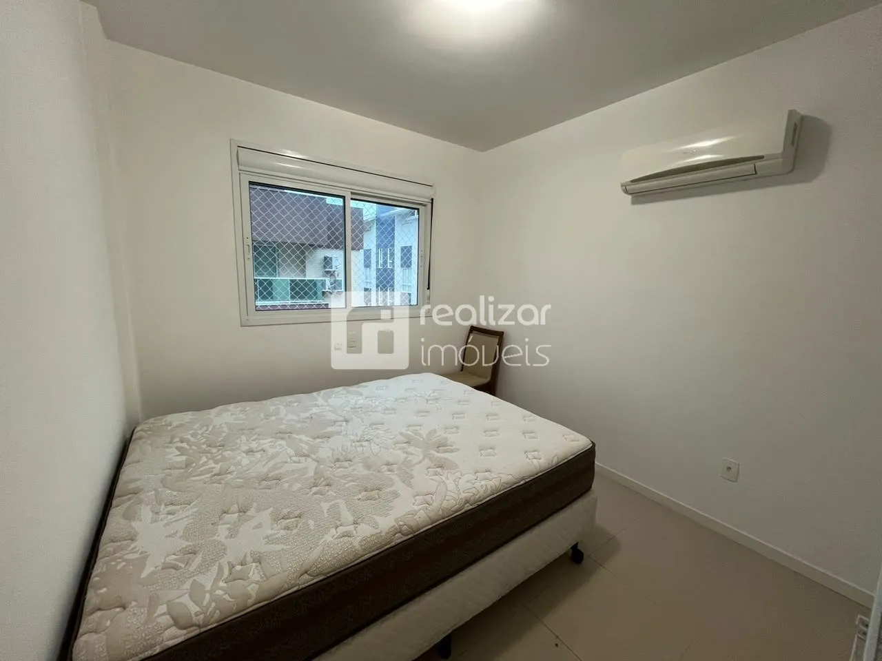 Balcony with a grill in a 2-bedroom apartment, 73 m² — photo 14