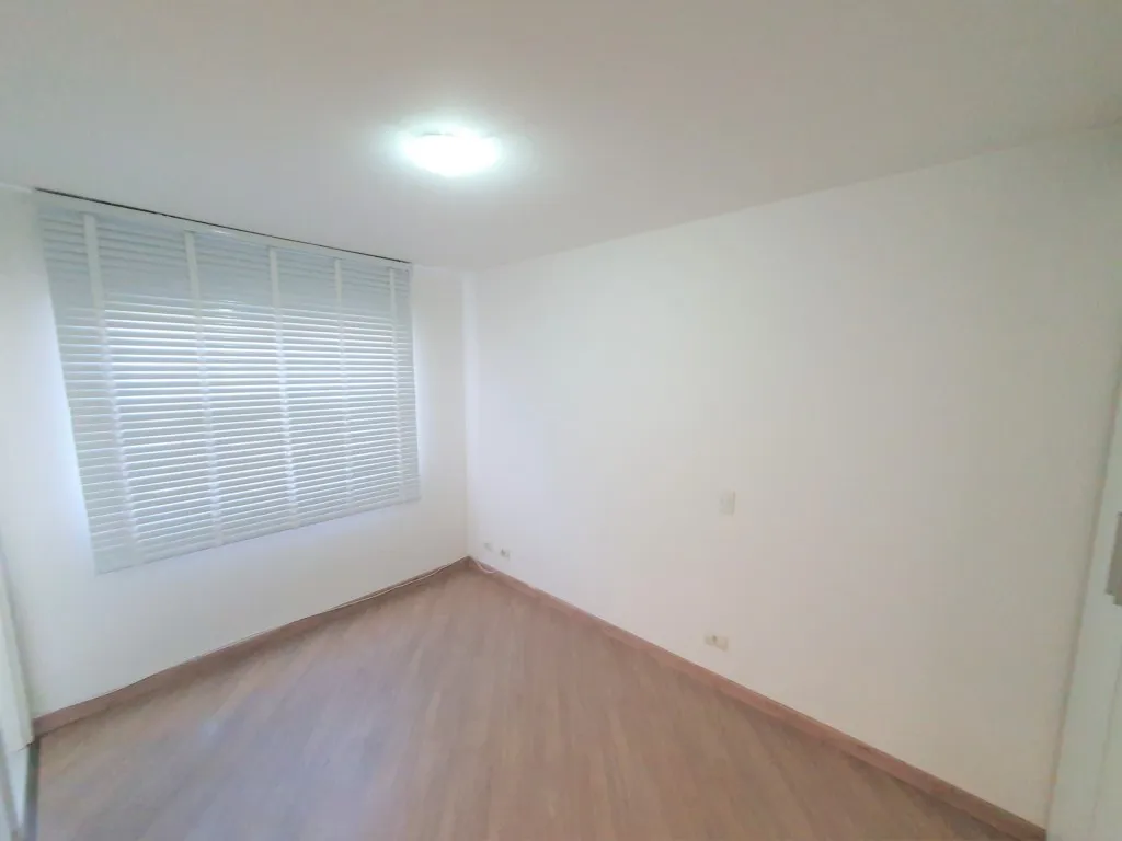Apartamento de 2 quartos com cozinha fechada e fogão a gás — photo 15