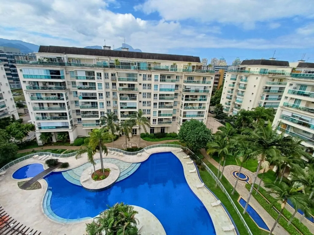 203 m² apartment with 3 bedrooms and enclosed balcony — photo 3