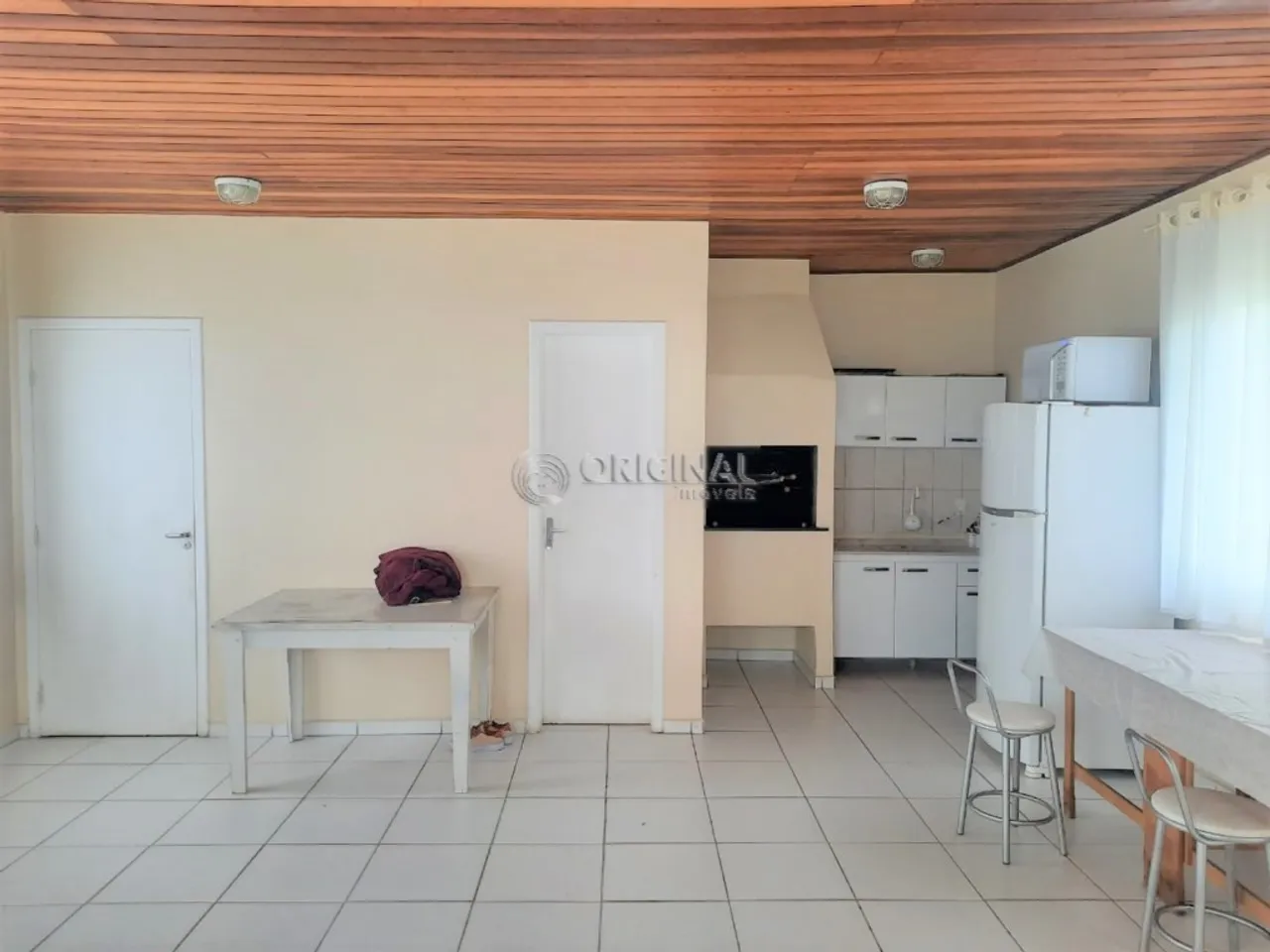 2-bedroom apartment with a closed-off kitchen — photo 16