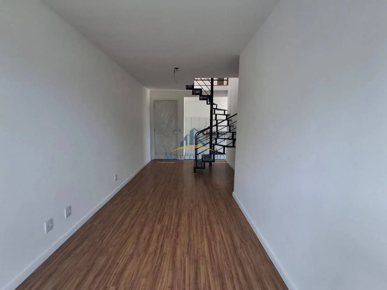 Apartment with balcony and mountain views — photo 10