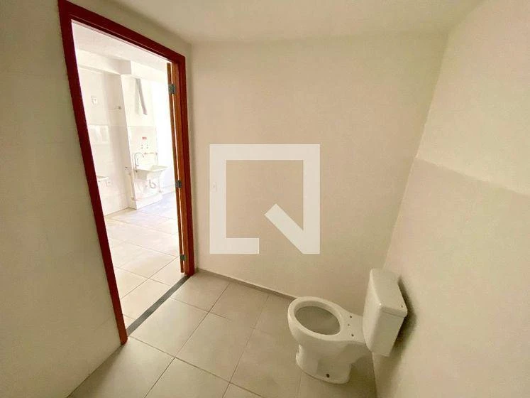 One-bedroom apartment in a building with a pool — photo 40