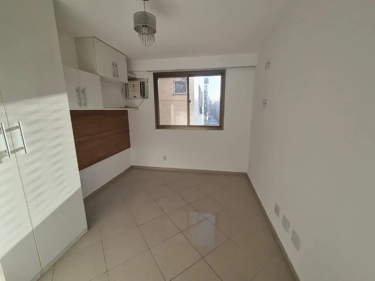 Glass-enclosed balcony in a 3-bedroom apartment, 115 m² — photo 5