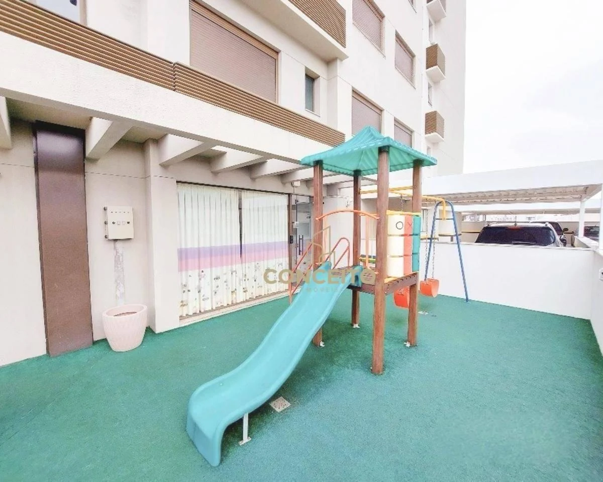 3-bedroom apartment in a building with a pool — photo 13