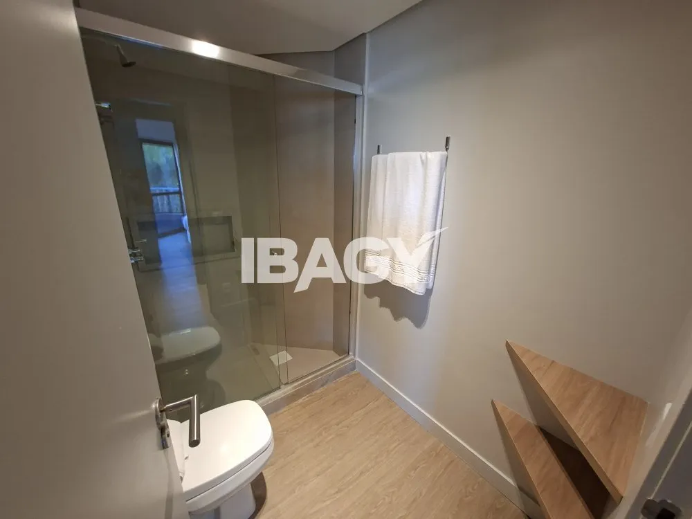 Studio with a glassed-in balcony and open-plan kitchen — photo 266